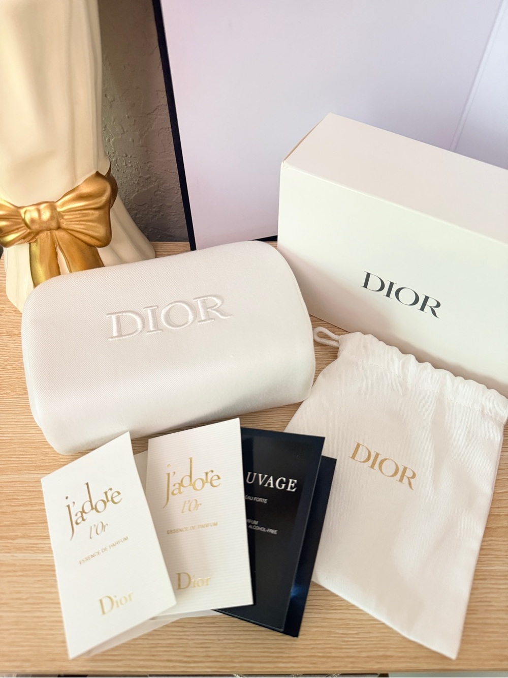 Dior White Travel Pouch with Fragrance Samples